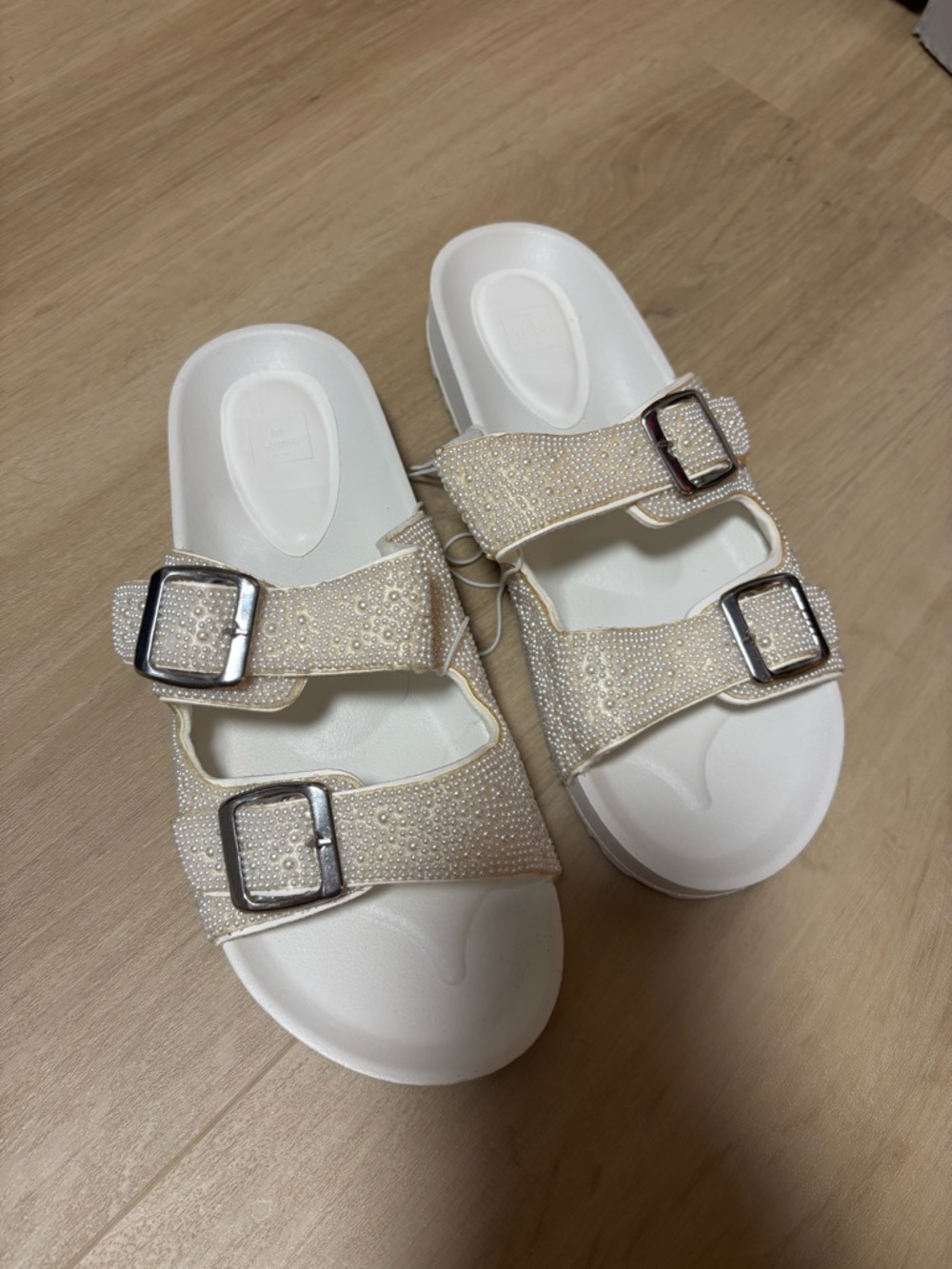 DB Studio Pearl Rhinestone Sandals - Picture 2 of 10